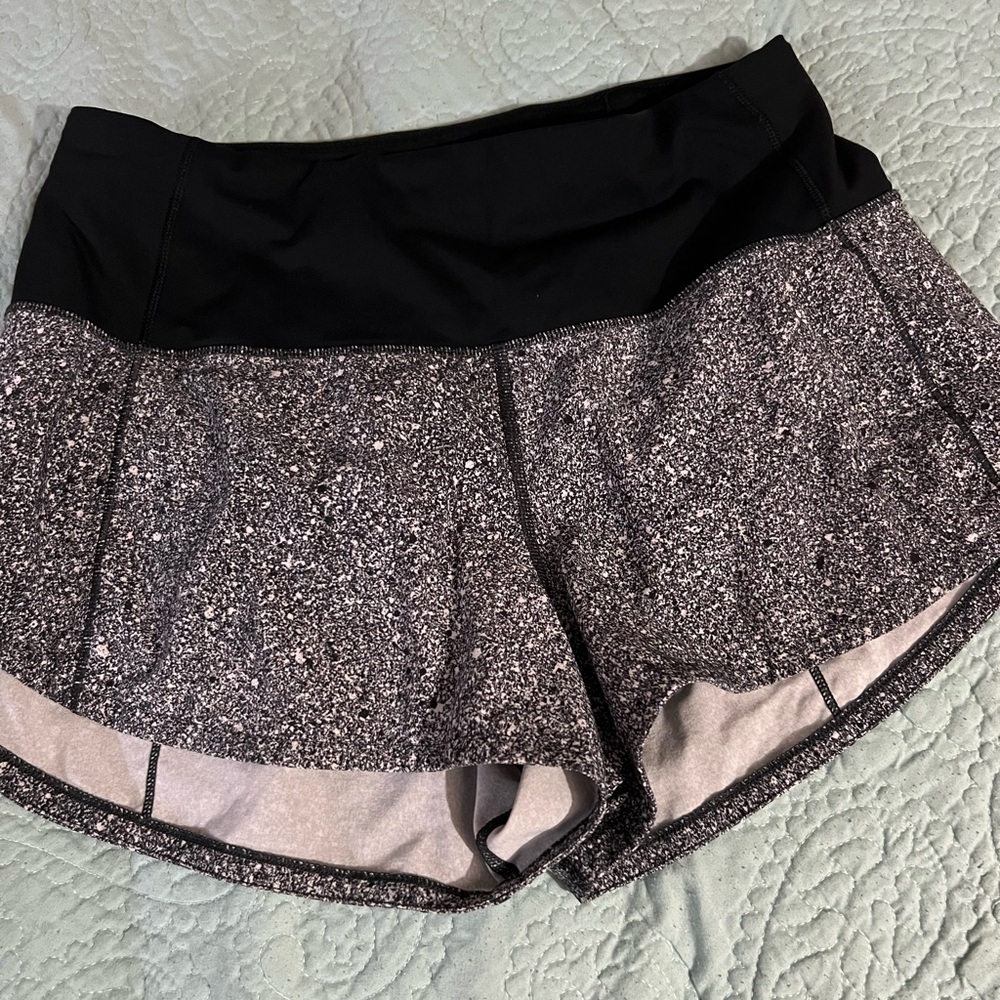 Lululemon athletica 2.5” shorts